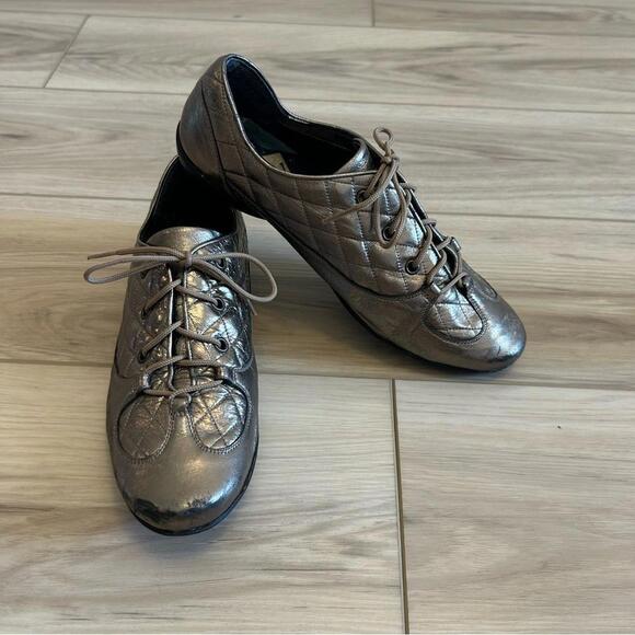 Stuart Weitzman Quilted Metallic Pewter Lace Up Sneakers | size 8.5 - Picture 1 of 9